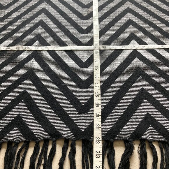 Elan Zig Zag Long Sleeve Fringed Poncho Sweater ~ One Size - Picture 9 of 12